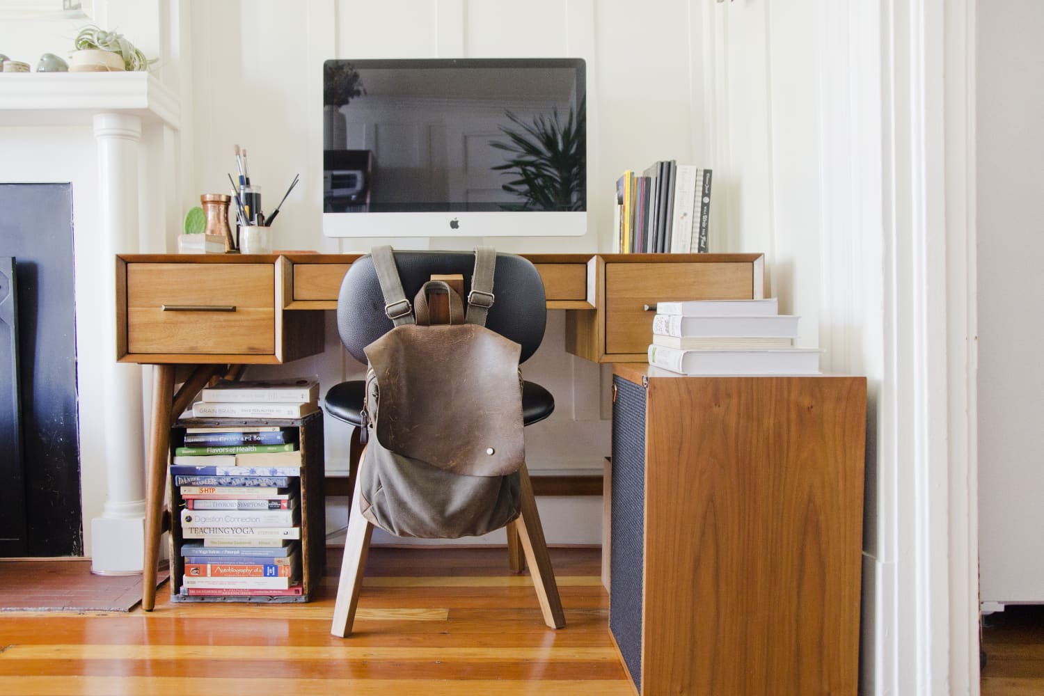 42 Desk Organization Ideas That Will Keep Your Office Tidy Apartment